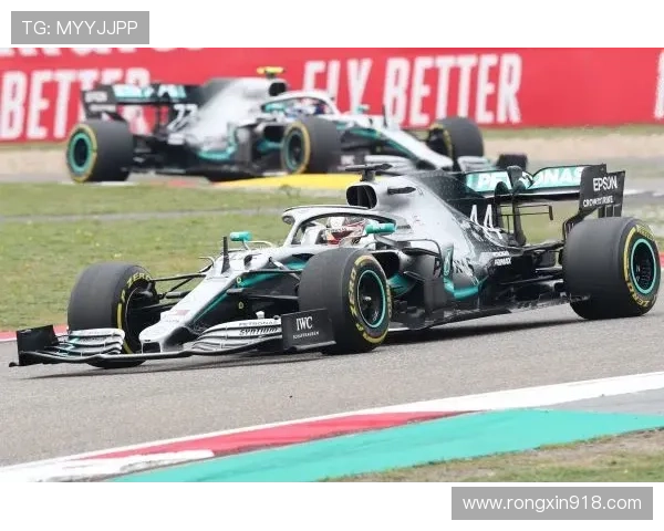 飞驰人生 黄景瑜亲临F1上海站赛事现场